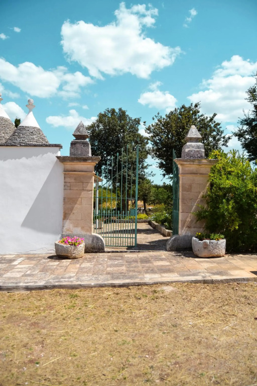 Trulli sul vignale in Masseria Santalachicca