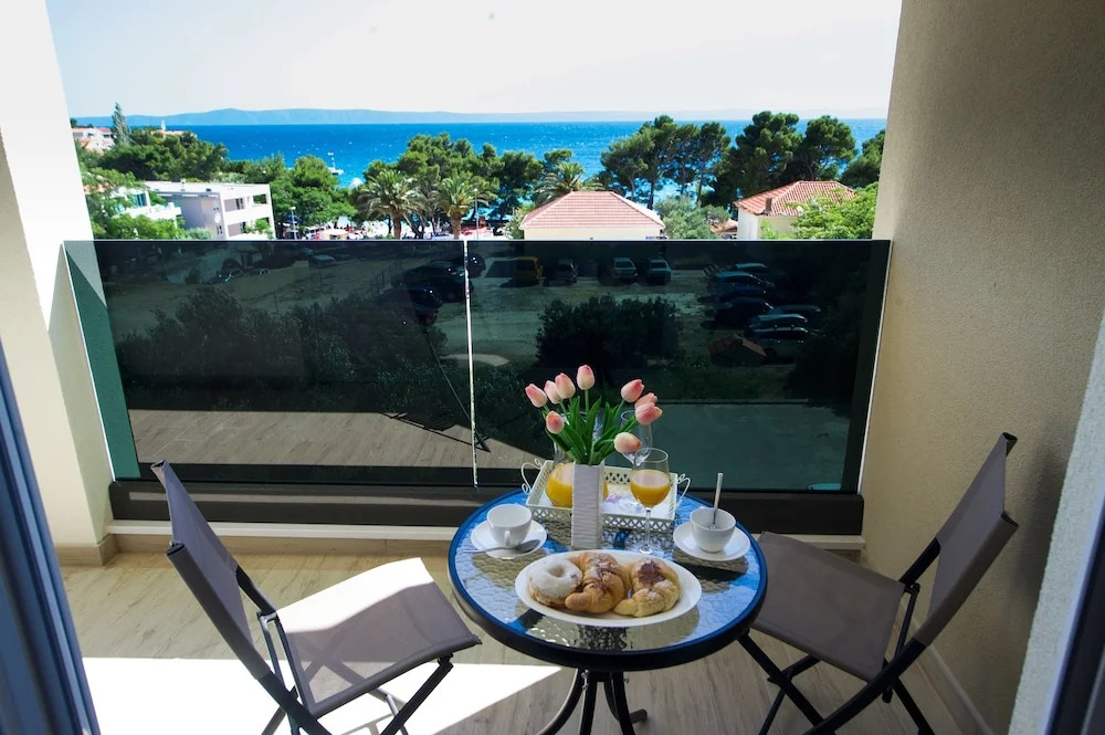 Apartments Leone