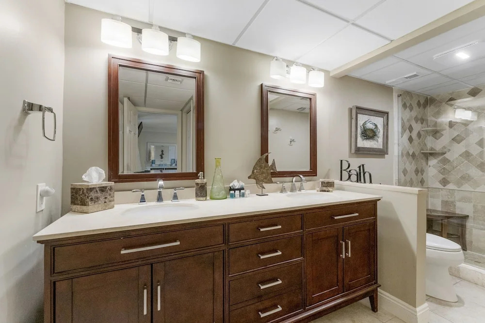 Stunning 2/2 Designer Condo w Coastal Appeal Right on the Gulf!