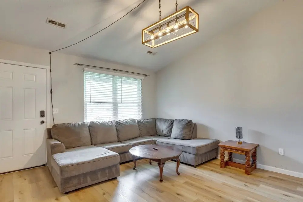 12 Mi to St Louis: Pet-friendly Metro East Home