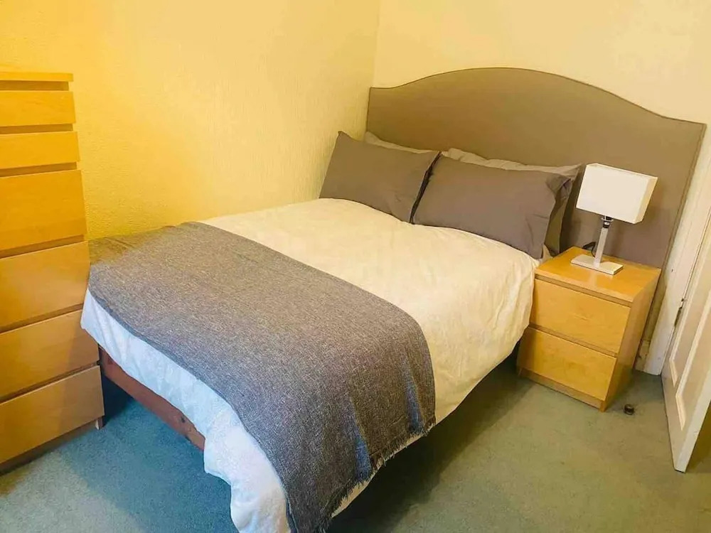 Immaculate 6-bed House in Coventry