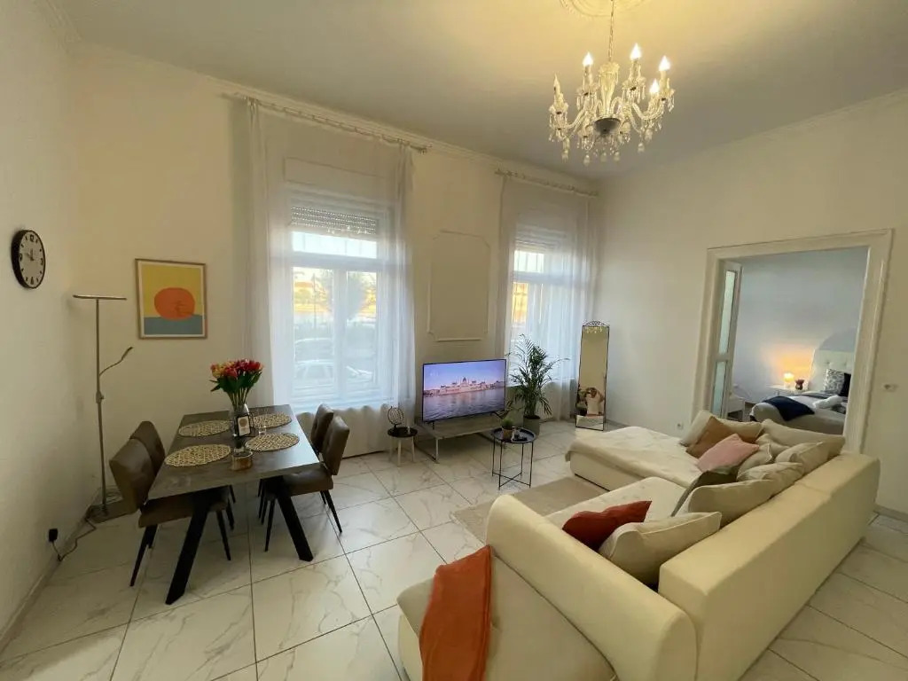 Luxury Riverside Panorama Apartment