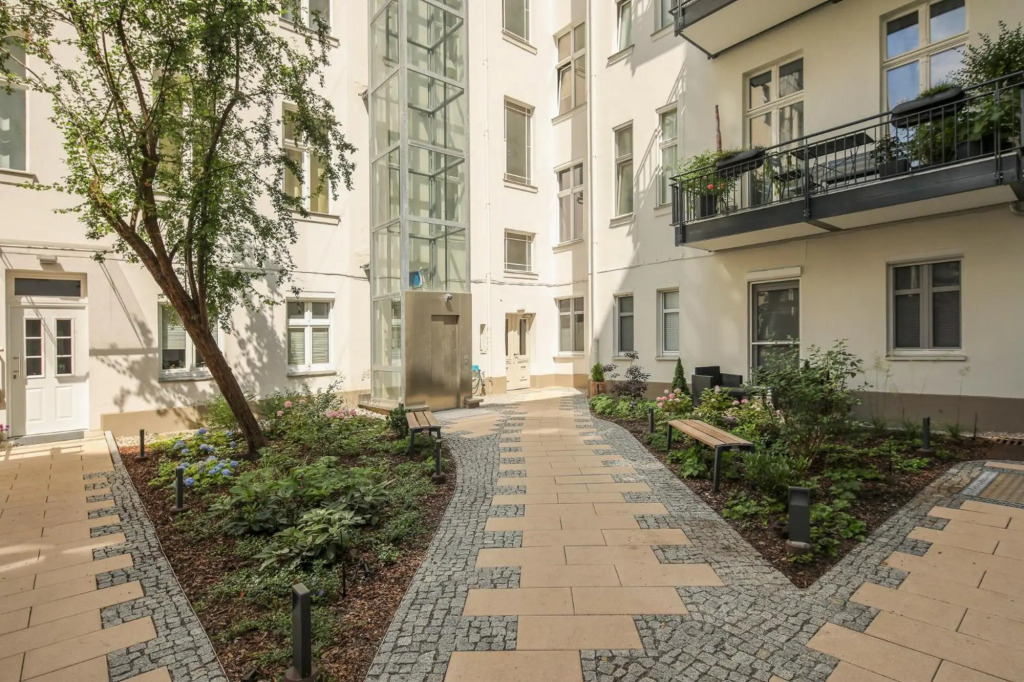 5 Personen Altbau nahe Kurfürstendamm