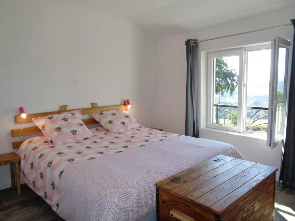 Gîte paisible 3 chambres avec cheminée et animaux admis - FR-1-496-221