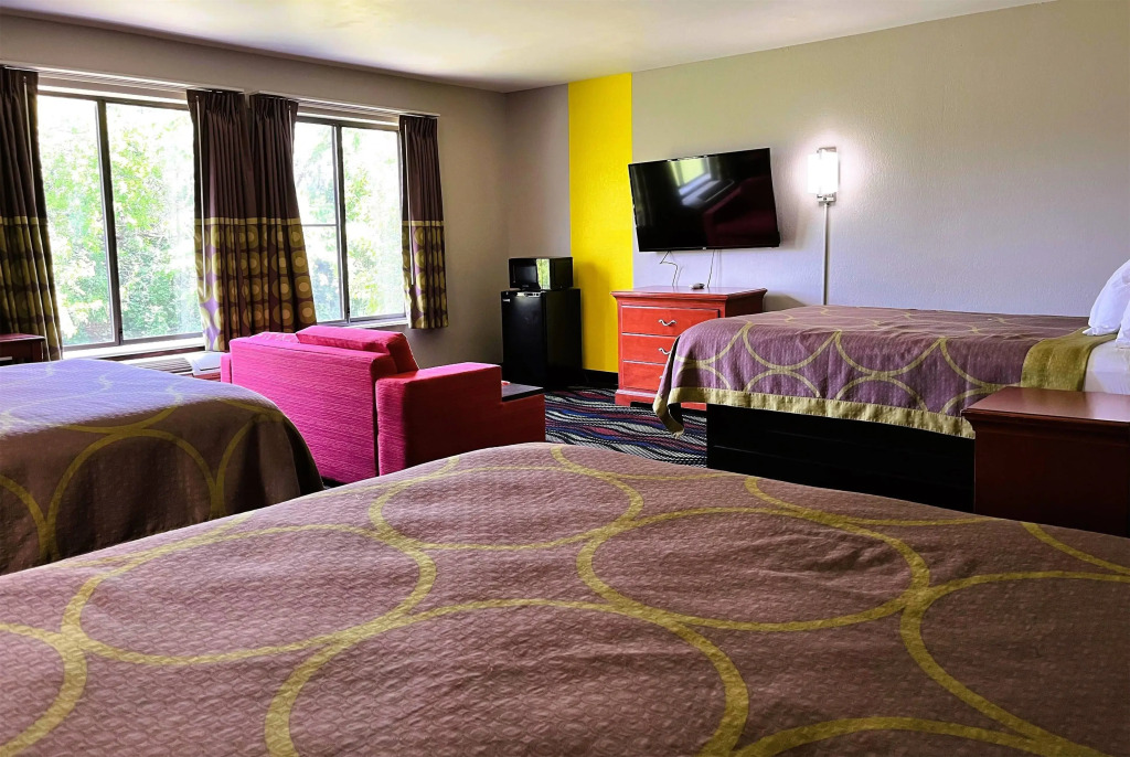 Super 8 by Wyndham Vincennes