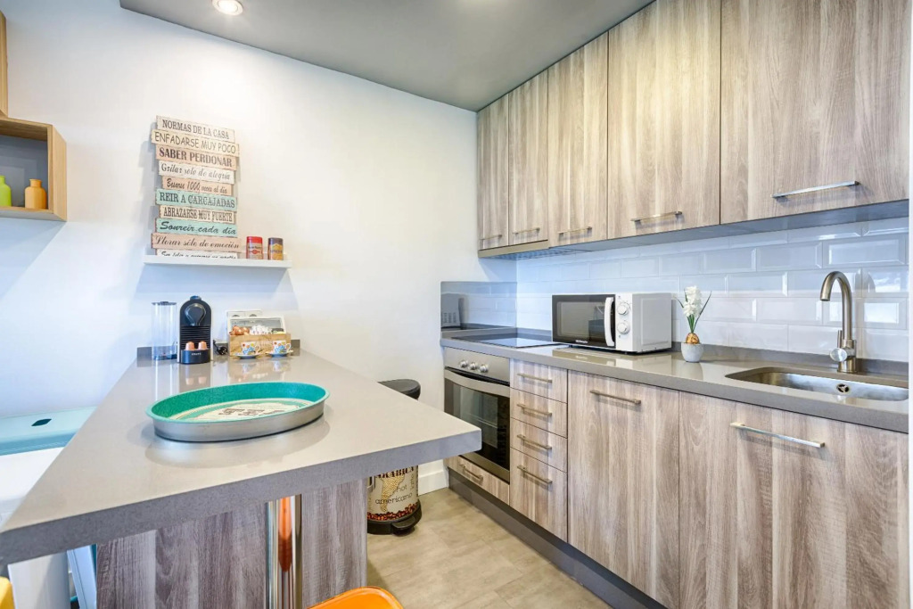 Beachside cosy apartment with pool