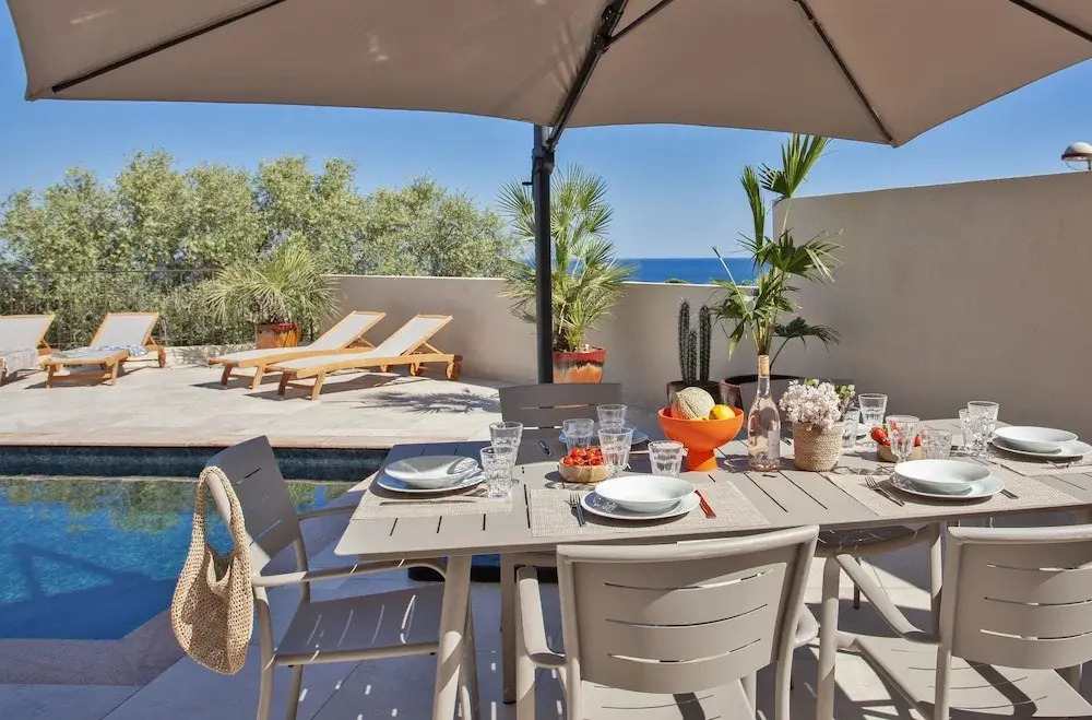 Superb Villa With Pool and sea View