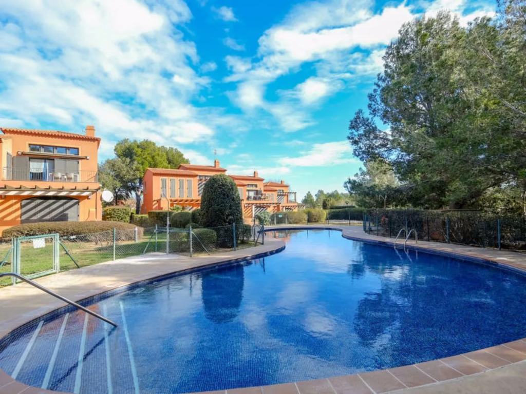 Villa Familiar c/Piscina + Wifi y Parking Gratis by Sunset Rentals