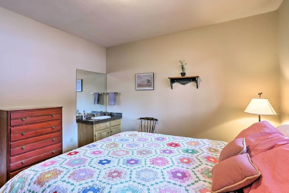 Charming Mtn Home on Golf Course ~ 4 Mi to Slopes!