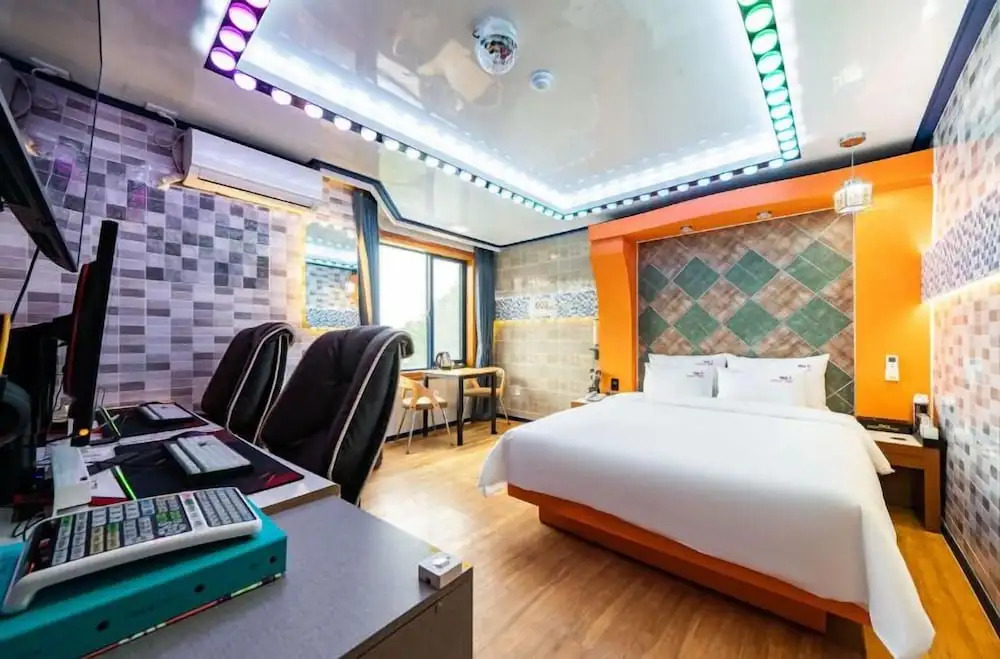 Hotel Eat Com