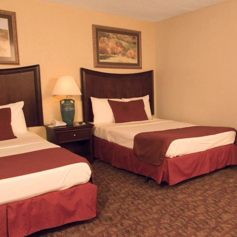 Lamplighter Inn-South