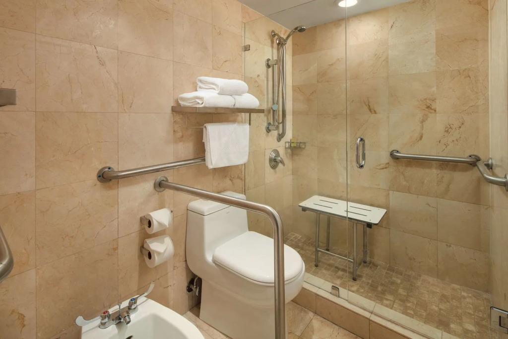 DoubleTree by Hilton Grand Hotel Biscayne Bay