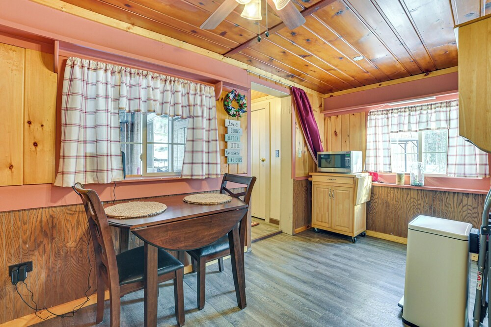 Rifle Lake Cabin! Michigan Outdoor Adventure Pad