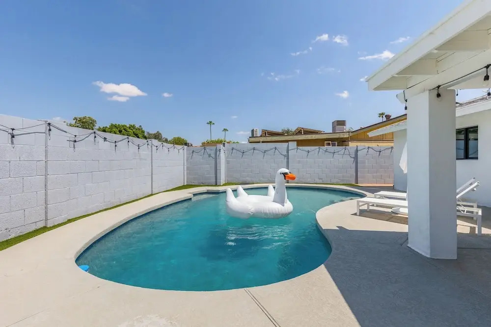 Old Town Fashion-pool-putting Green-bbq Grill
