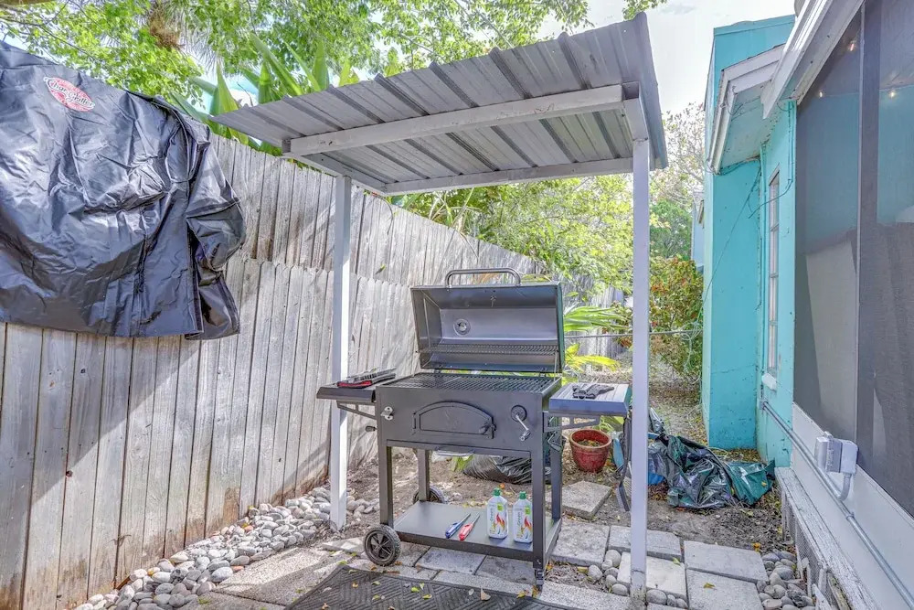 Largo Family Oasis: Private Pool & Hot Tub!