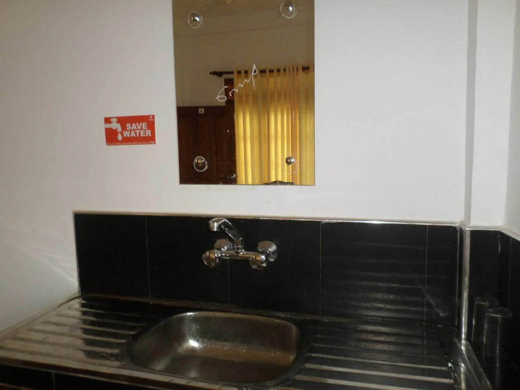 Rathna Holiday Resort