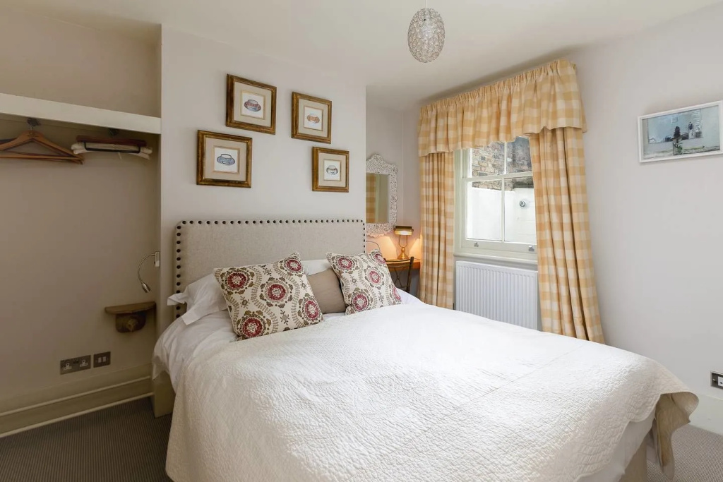 Beautiful 1BR Home in Chelsea - 3 Guests!