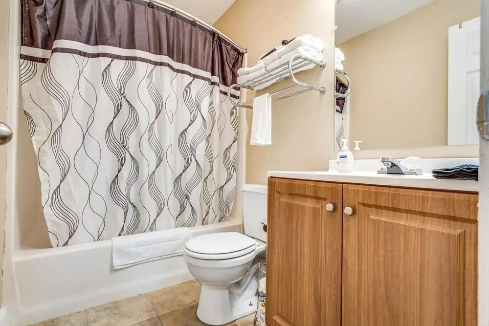 Lasalle 1c/2c · Spacious Gated Units w/ Parking Great for Families