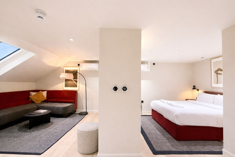 VCity Suites at The Teacher