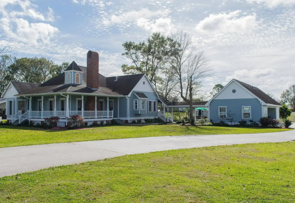 A Chateau on the Bayou Bed & Breakfast