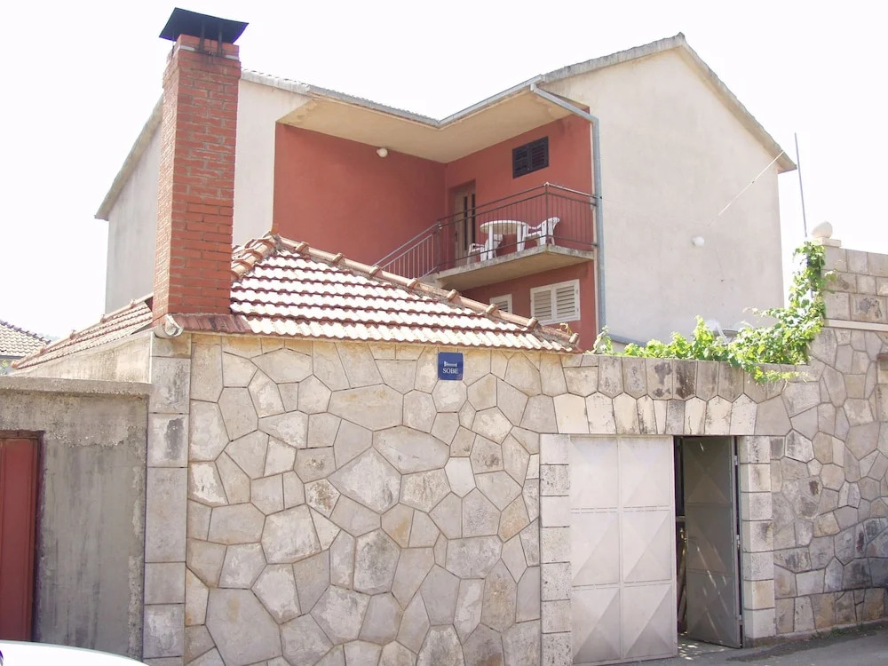 Apartments Pharos & Hector
