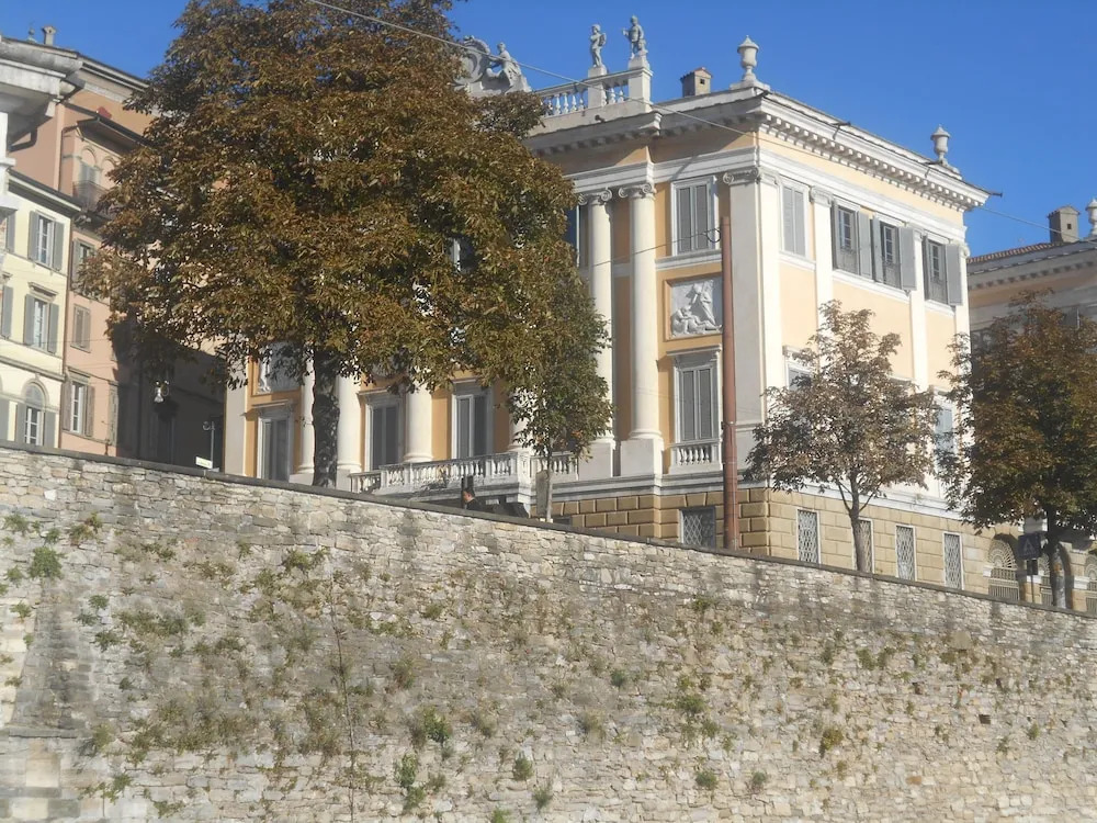 La Maison Des Artistes