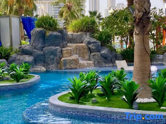 Luxury 1BR at Paramount Residences with Pool Gym & Parking