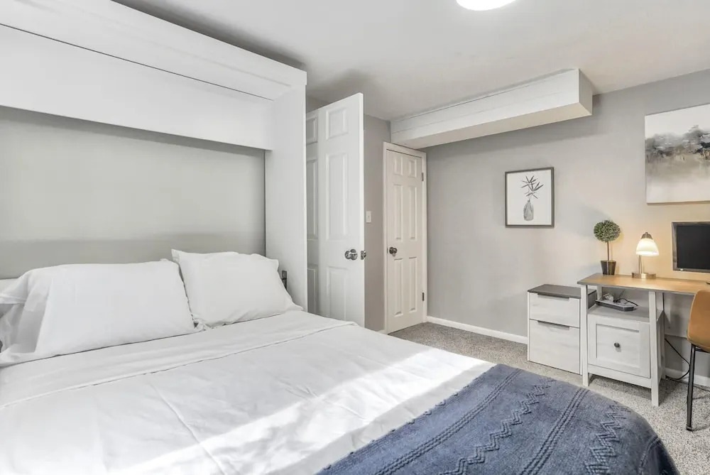 5BD Dog Friendly Family Getaway Near Downtown!