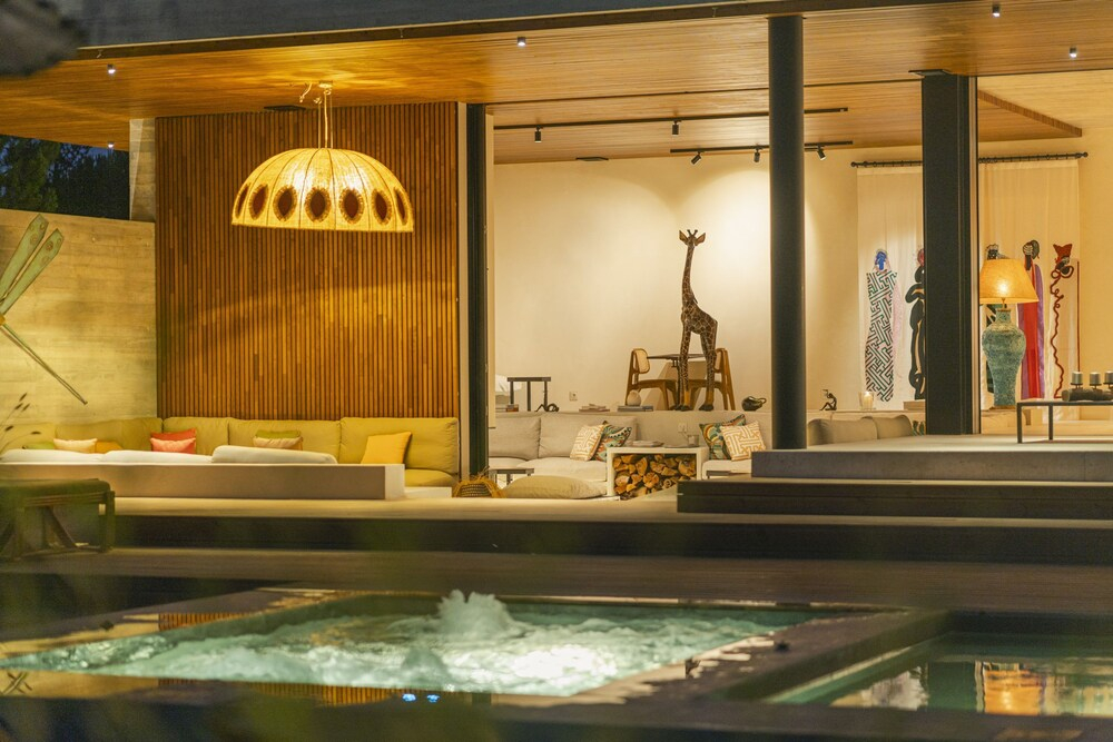 CL M Villa Retreat by Cadenzalux