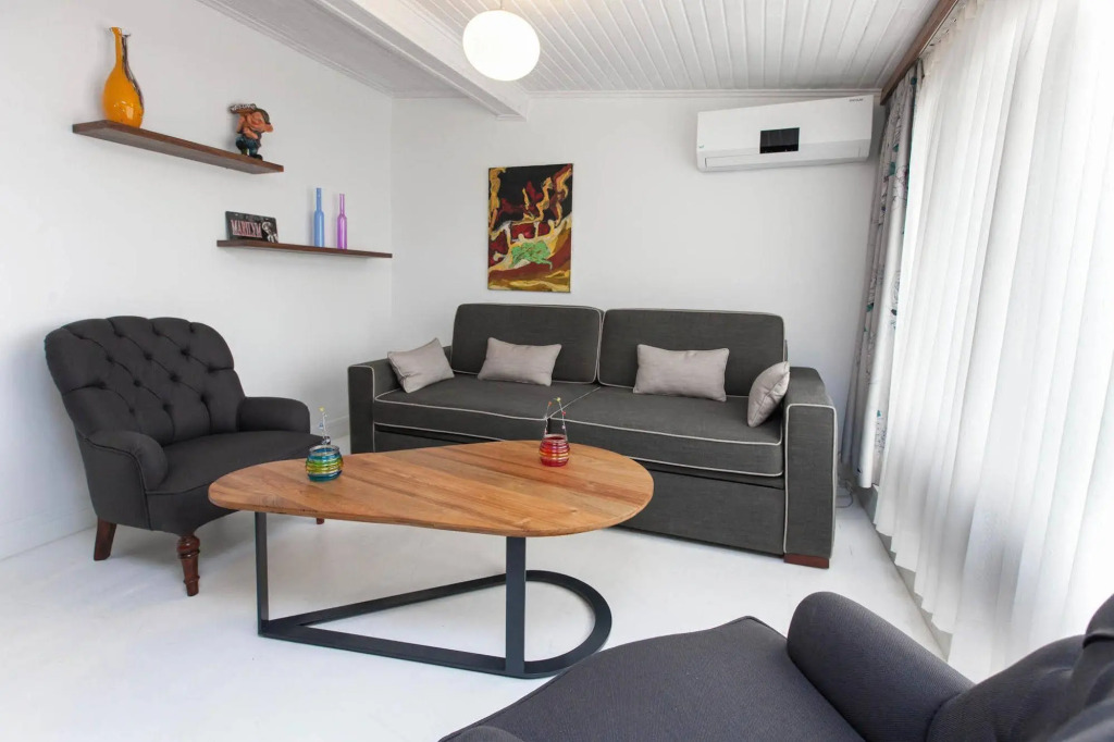 Myra Pera Apartments