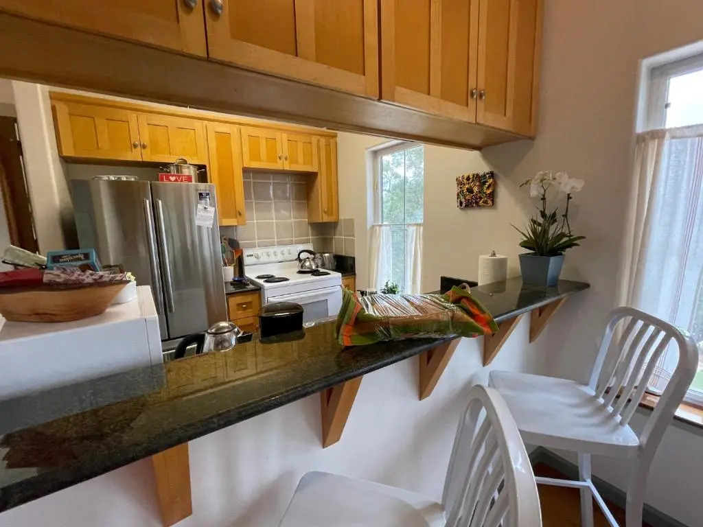 The Rivery Retreat, Choose from Luxury Guesthouse Cabin OR Poolside Suite in Lake Austin Hill Country