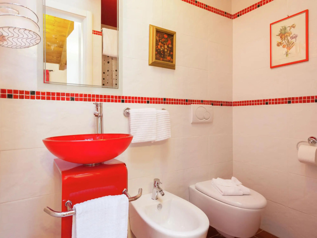 Exquisite Holiday Home in Pistoia With Swimming Pool