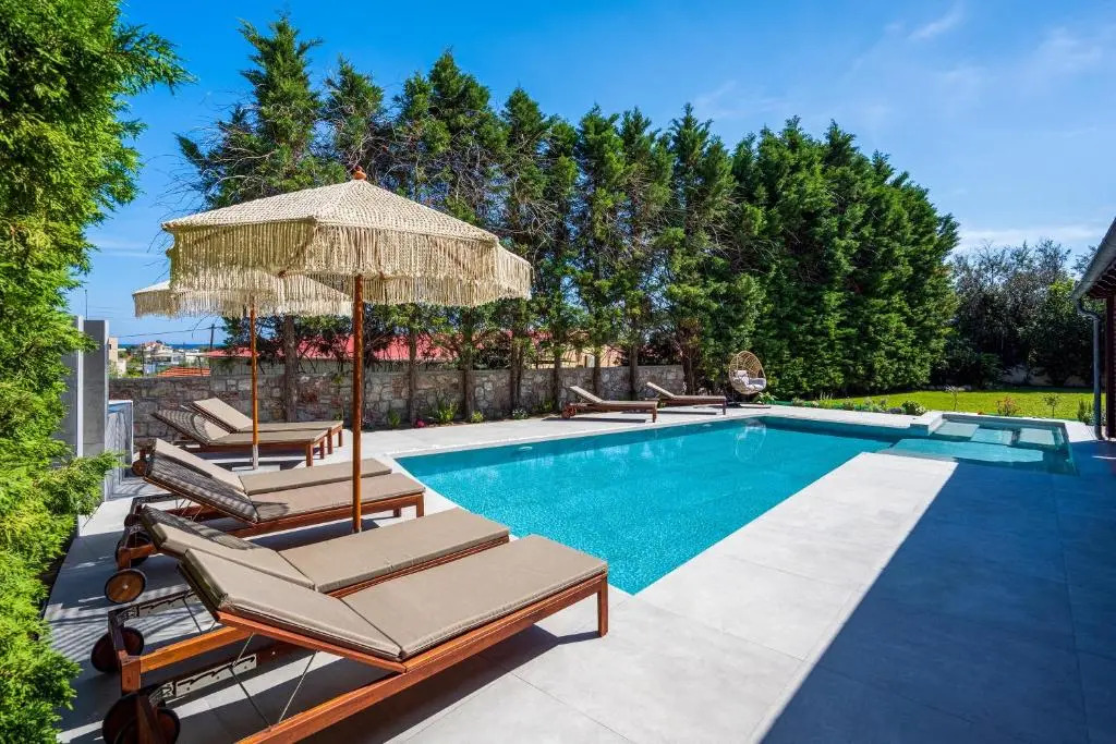 3 Roses Residence