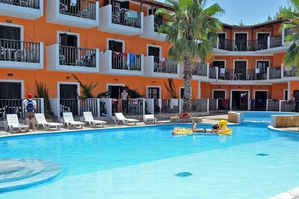 Dimis Studios And Apartments