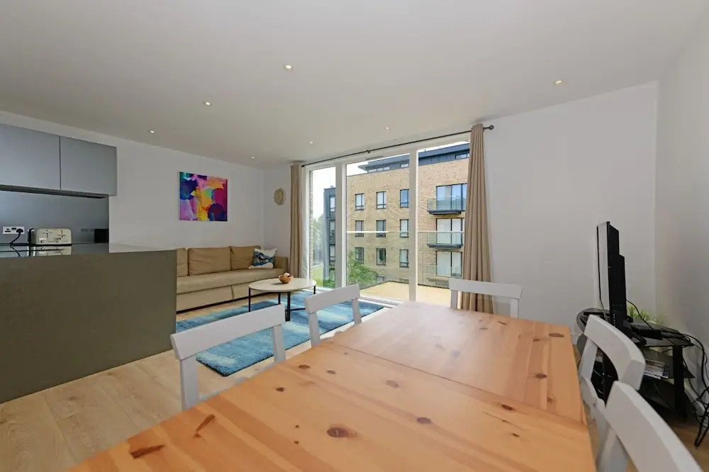 Executive Apartment Near Chiswick and Kew Gardens