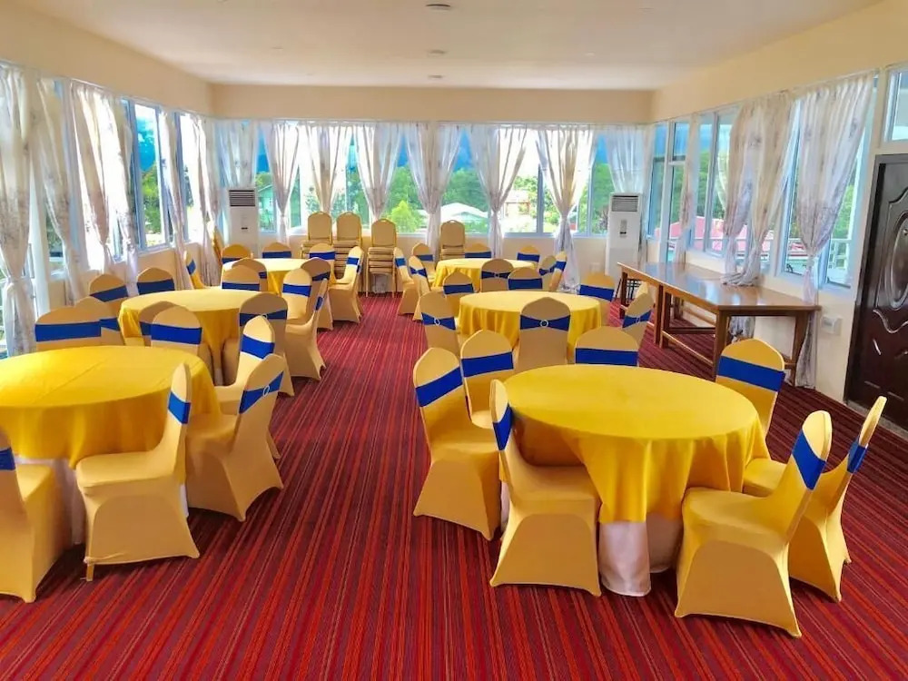 Gold Hotel