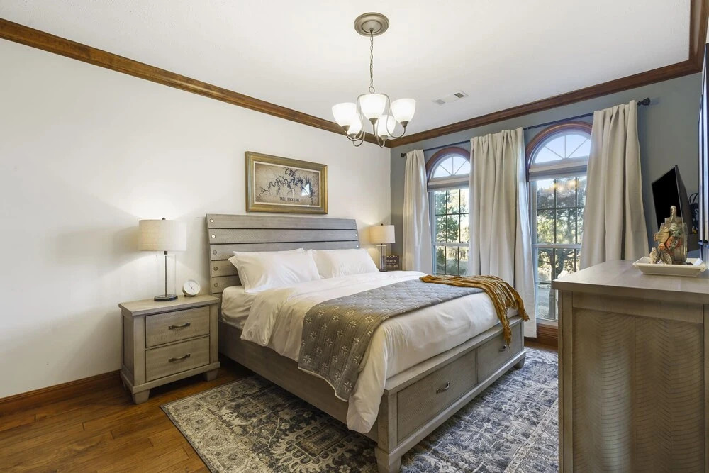 Table Rock Manor at Whitefish Bay