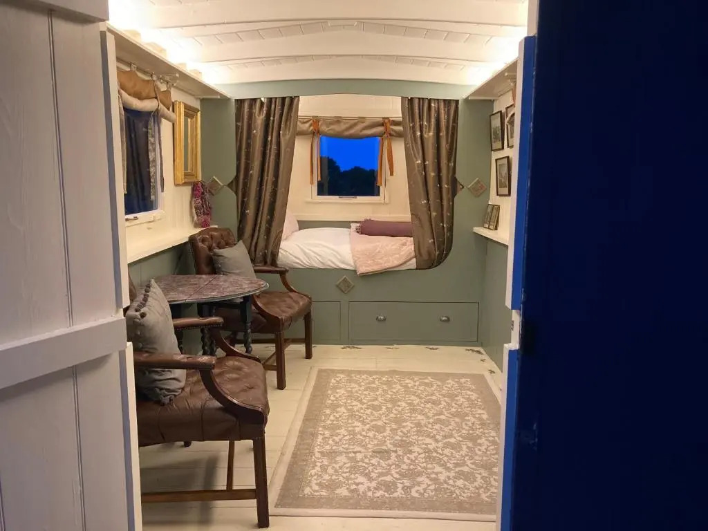 Pet Friendly - 2 Guests - Original Roadsmans Wagon