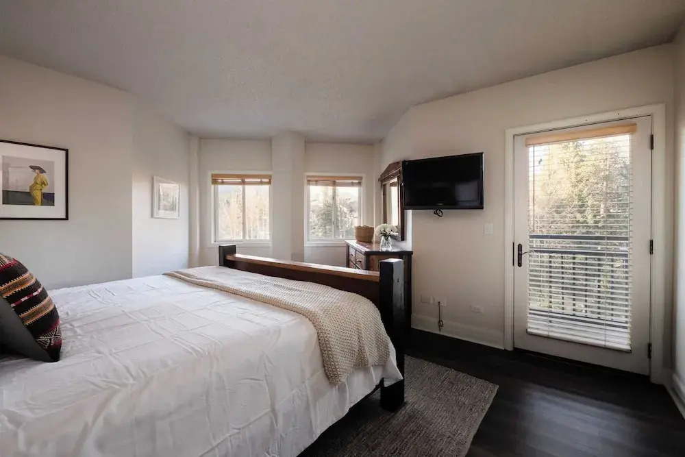 Rocker by Avantstay Gorgeous Ski-in Ski-out Cabin in Heart of Breck