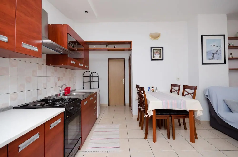 Apartments Mladen