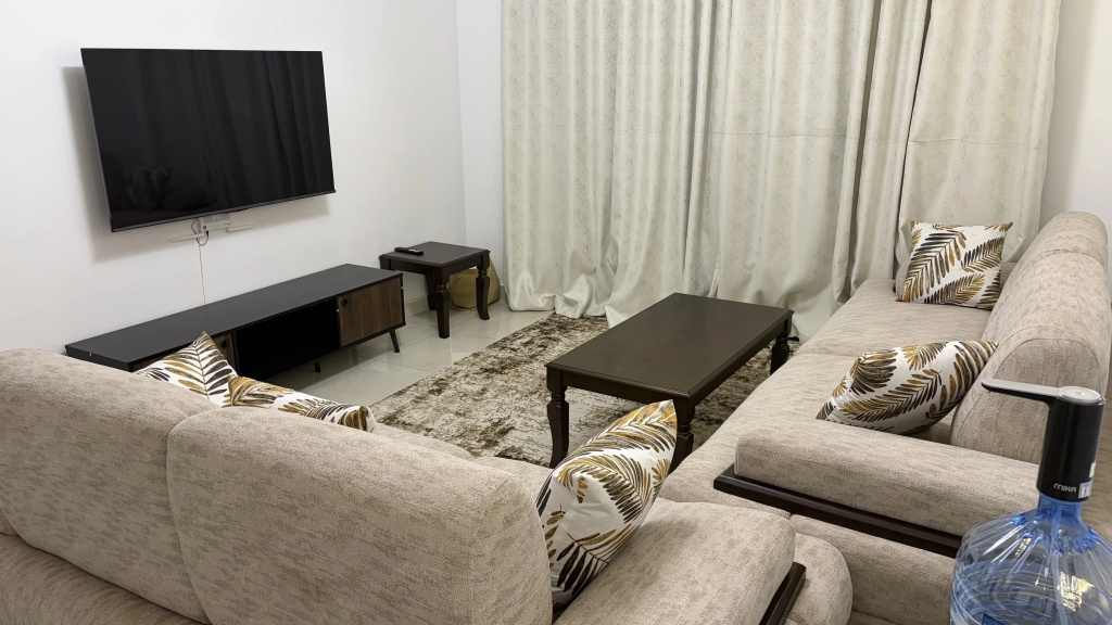 Апартаменты Divine Homes Cosy 2 Bedroom Next to Airport