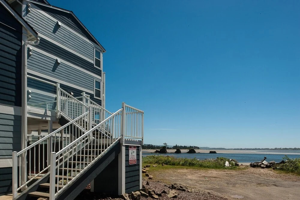 Waters Edge 214