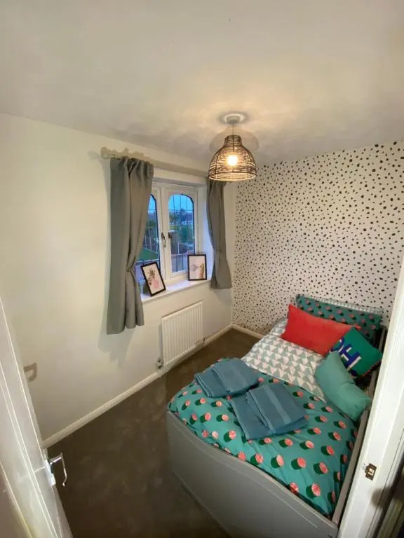 Lovely family home, 5 minutes from the beach