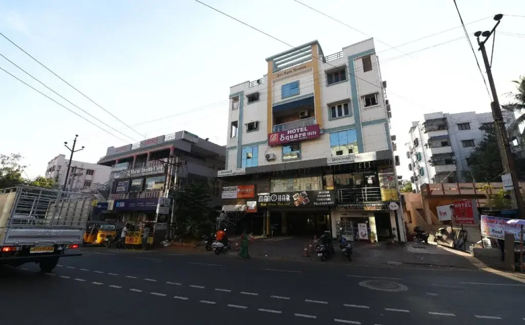B Square Inn By OYO Rooms