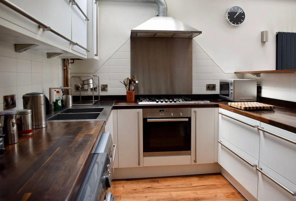 2 Bedroom Flat in Brockley With Garden