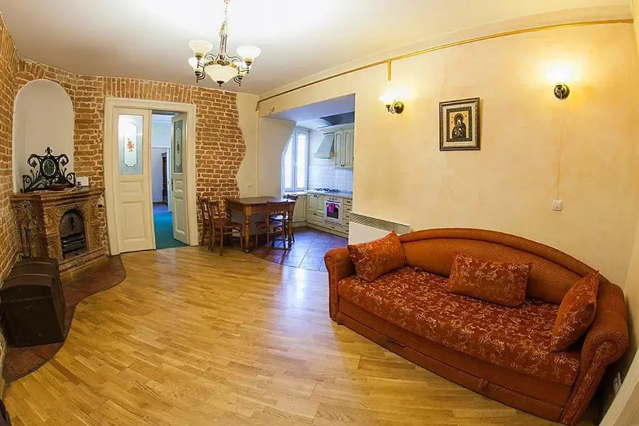 Historic Apartment near Rynor Square