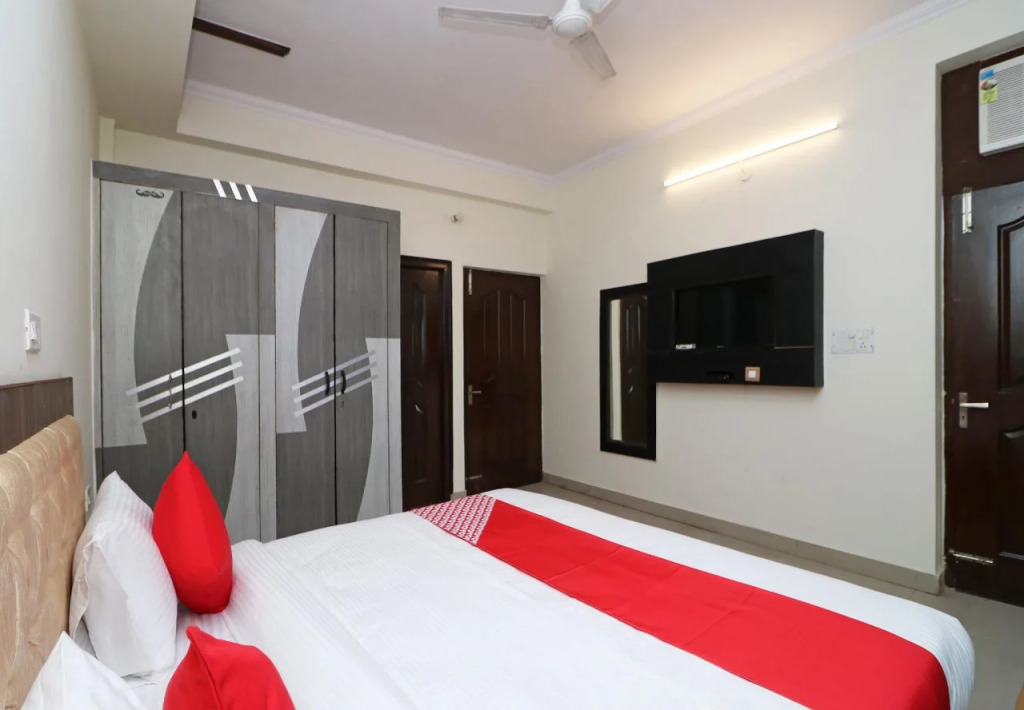 Hotel 9 Palm by OYO Rooms
