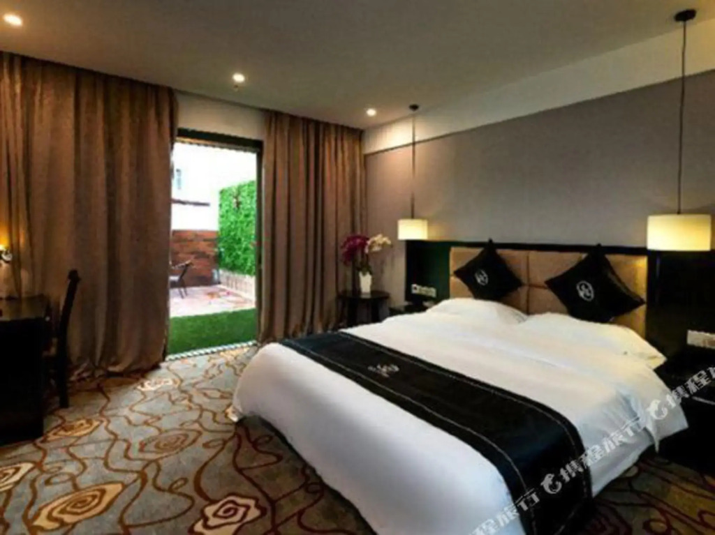 Black Prince Art Hotel (Luzhou Longmatan District Government Store)