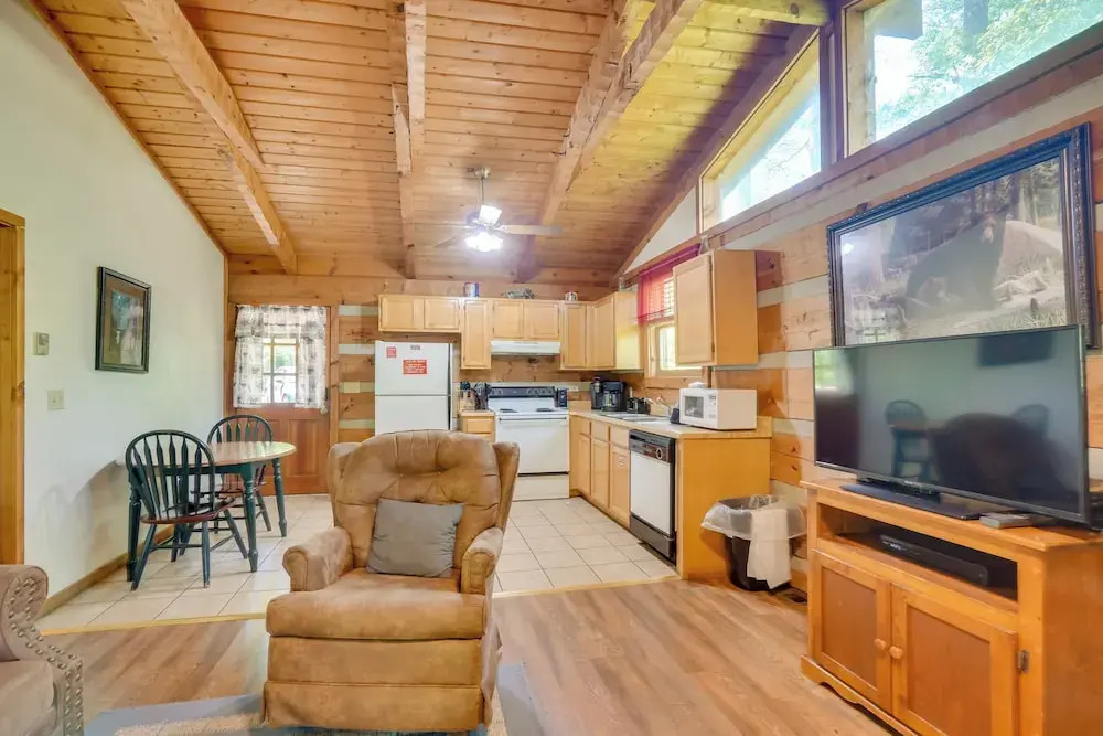 Covered Deck and Hot Tub Cozy Gatlinburg Cabin