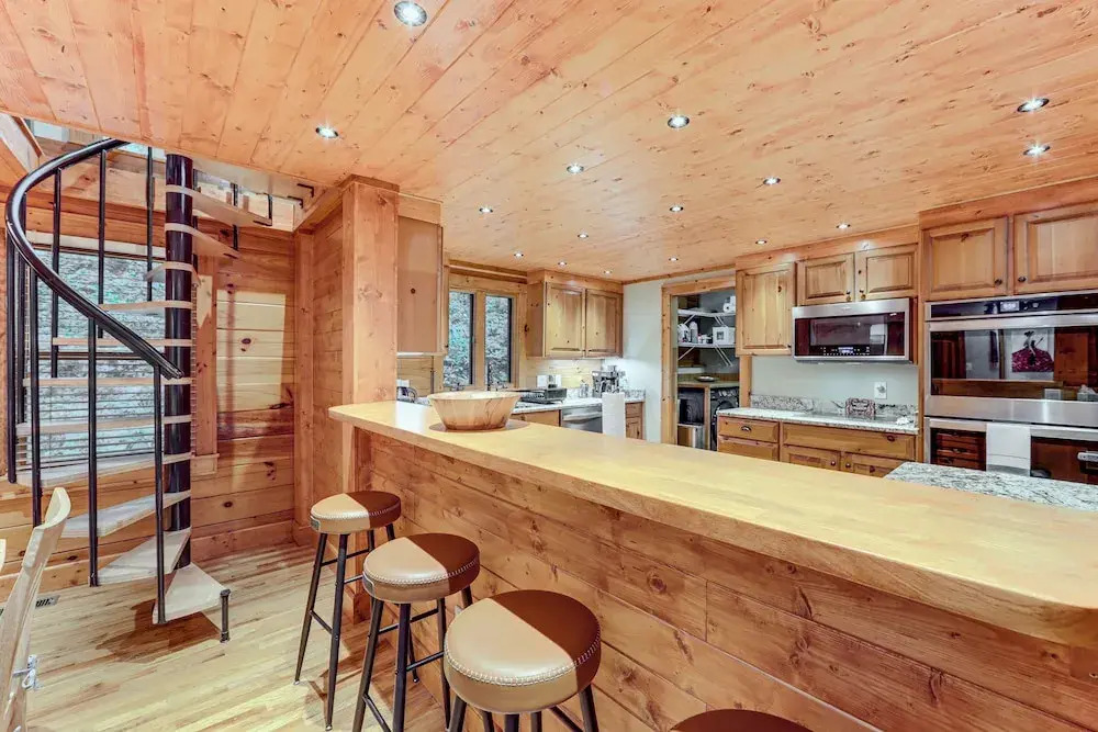 Luxe Smoky Mountains Cabin w/ Hot Tub & Views!